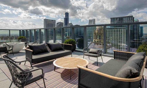 Luxury apartments downtown Chicago skyline at sunset along the Chicago River - Luxury apartments downtown Chicago
