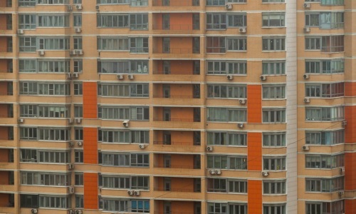 benefits of living in high-rise apartment buildings